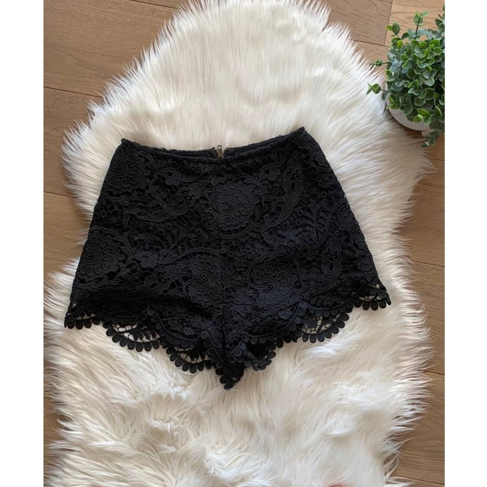 STONE COLD FOX BLACK LACE SHORTS SIZE 1